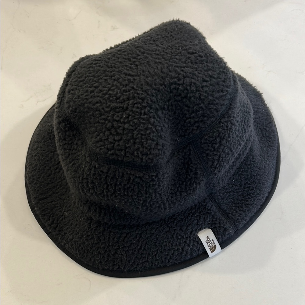 The North Face Black Fleece Bucket Hat. Small